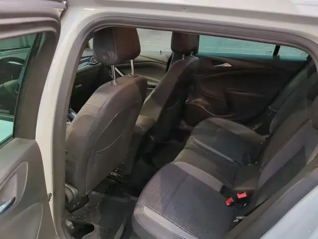 Opel Astra view 9