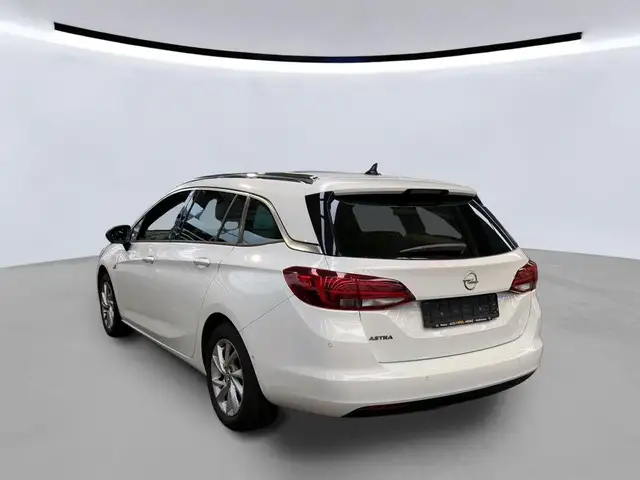 Opel Astra view 4