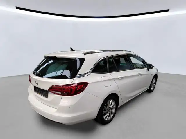 Opel Astra view 3