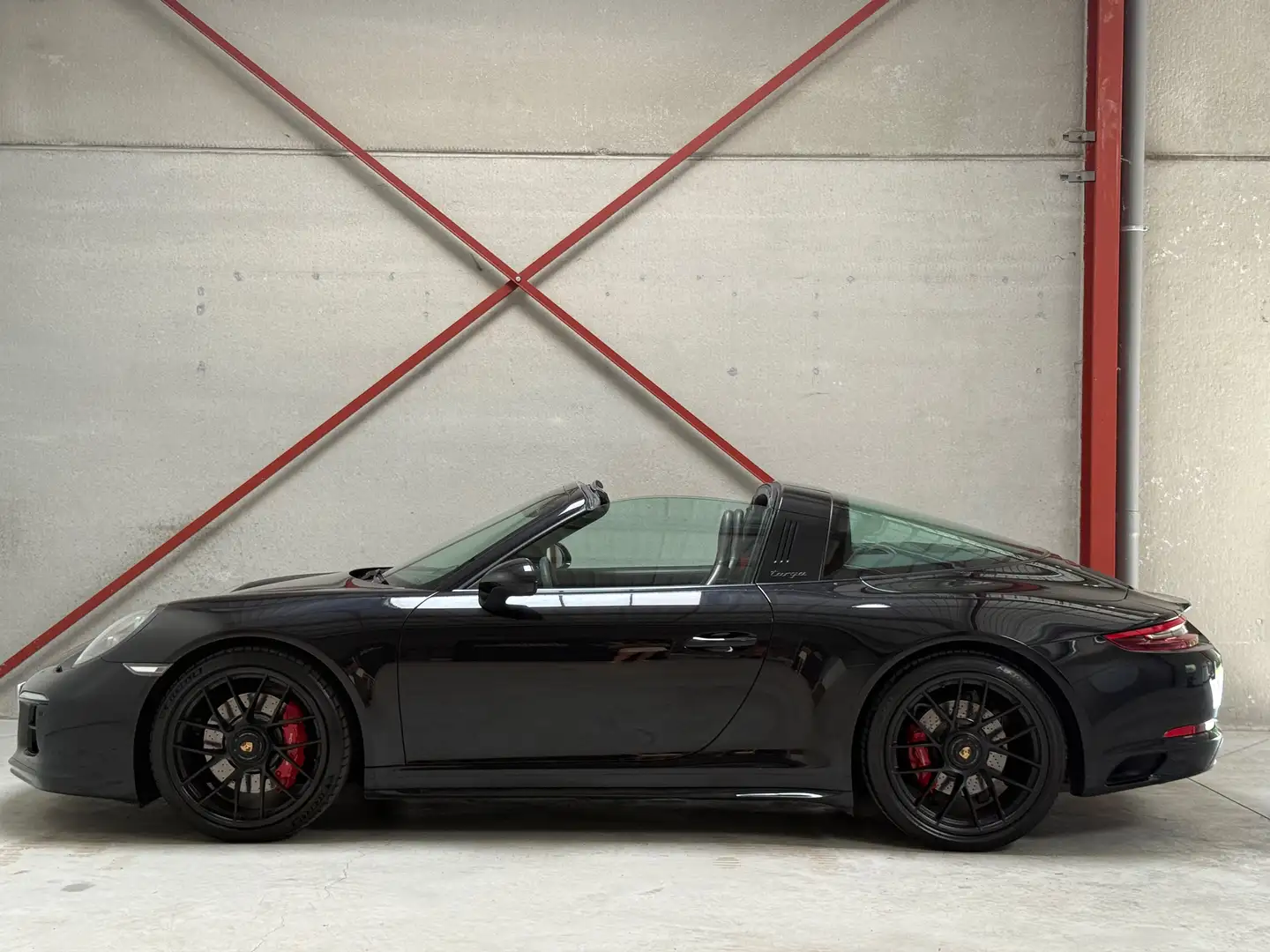 Porsche 911 991.2 TARGA 4 GTS Noir - 2