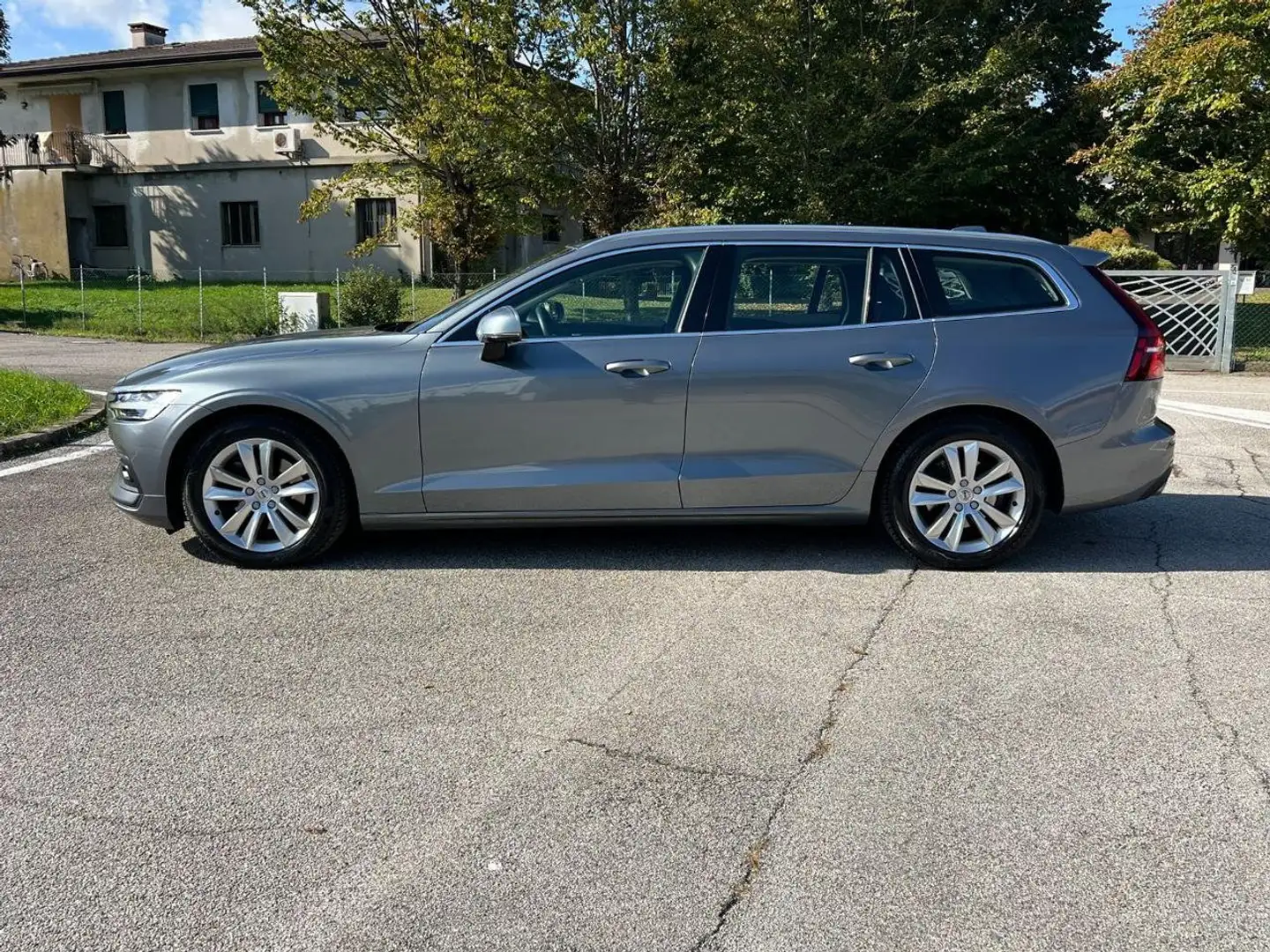 Volvo V60 V60 2.0 d4 Momentum awd geartronic my20 Gris - 1