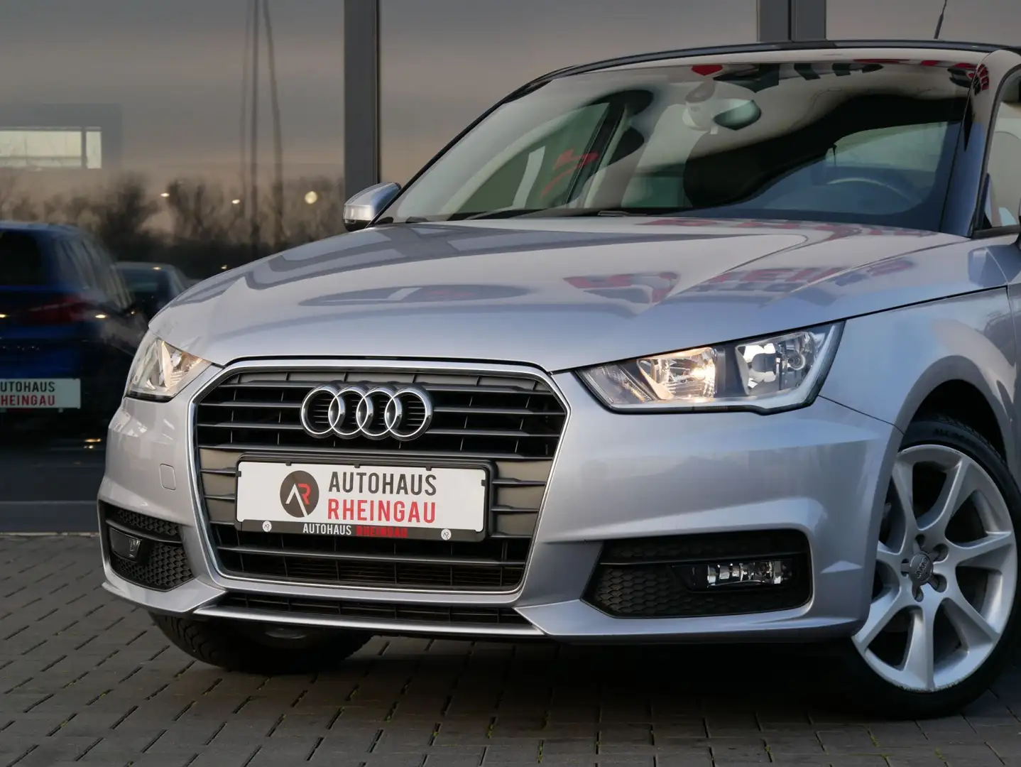 Audi A1 SITZHEIZUNG NAVI TEMPOMAT GARANTIE Silber - 2