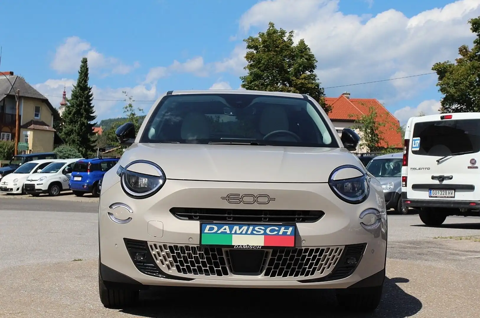 Fiat 600 Hybrid La Prima Beige - 2