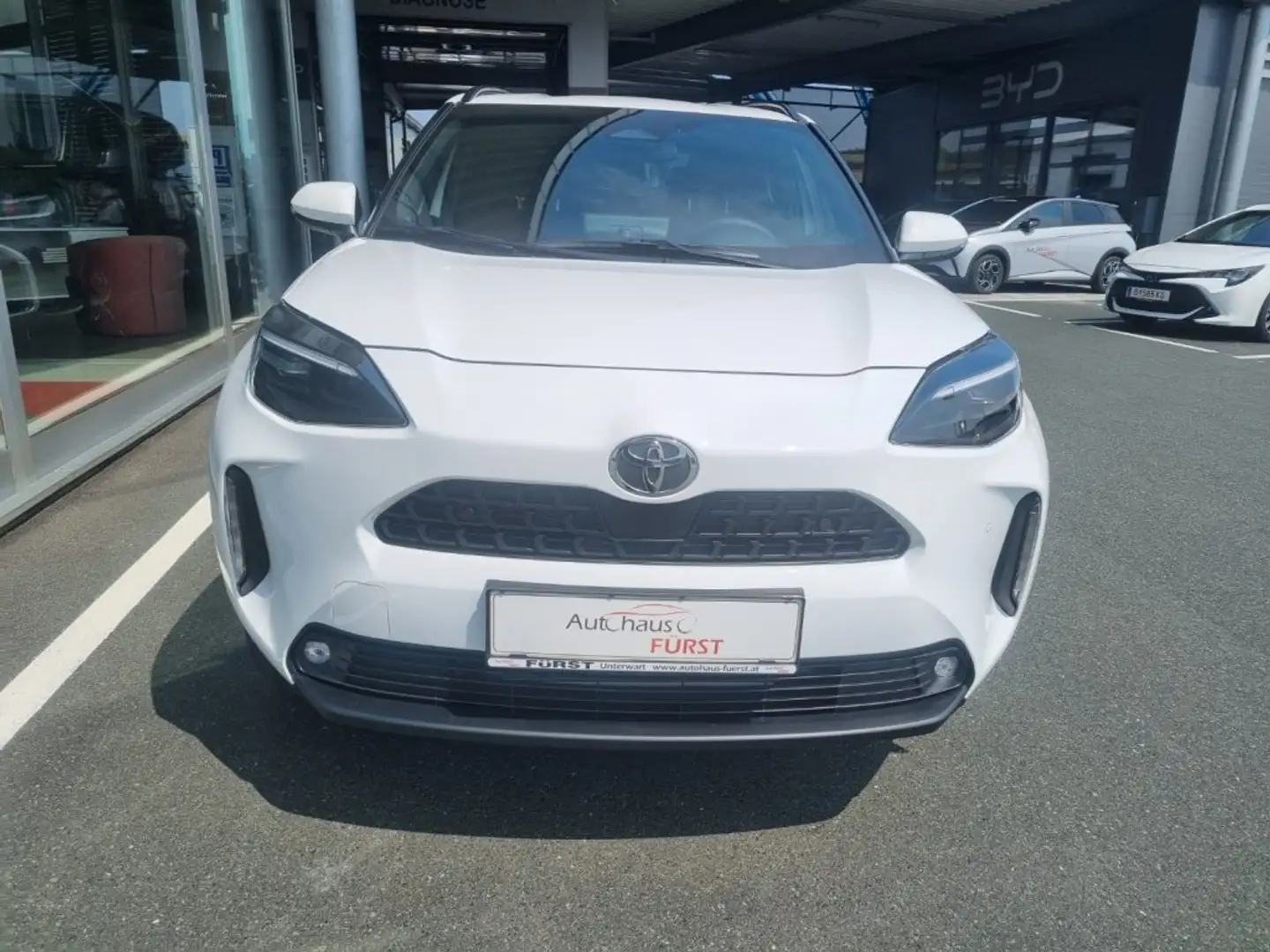 Toyota Yaris Cross 1,5l 4x2 Hybrid Active Drive *8-Fach* Weiß - 2