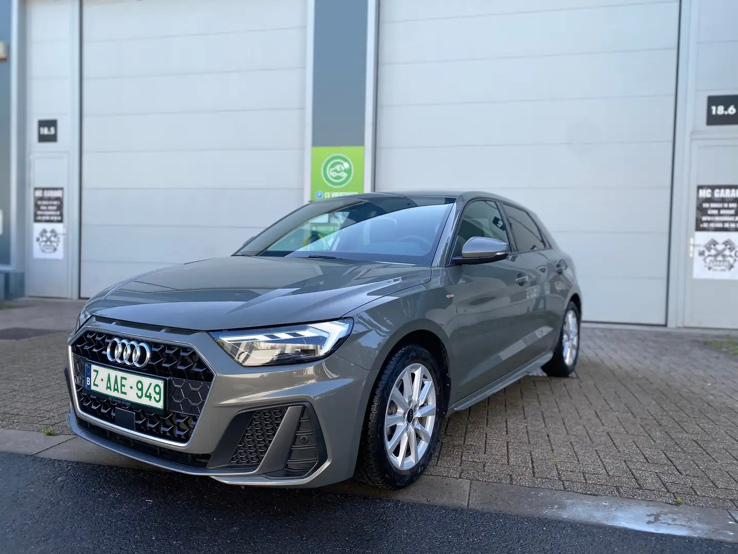 Audi A1 Sportback | S-Line | Full LED | AC | NAVI | APP Gris - 1