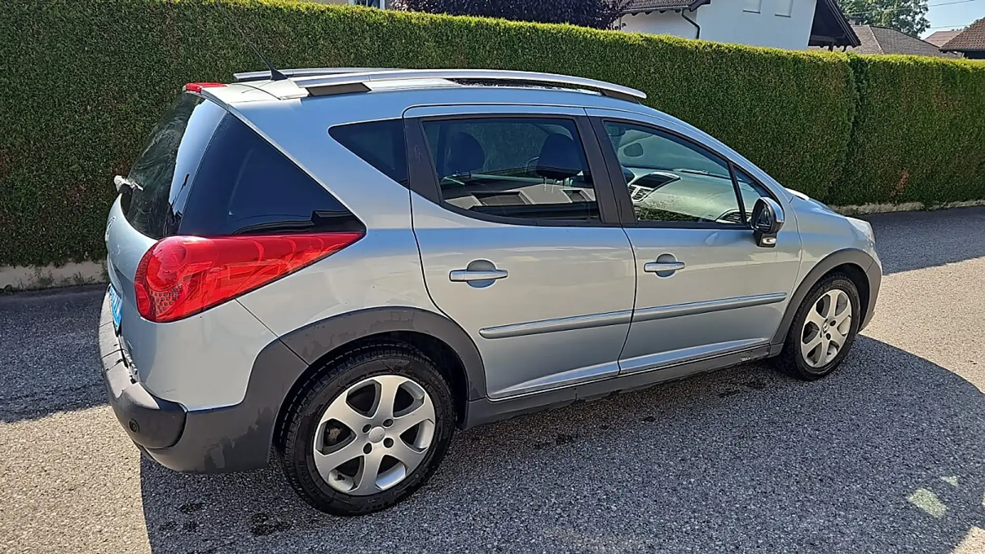 Peugeot 207 SW Outdoor 1,6 HDi 95 FAP Silber - 2