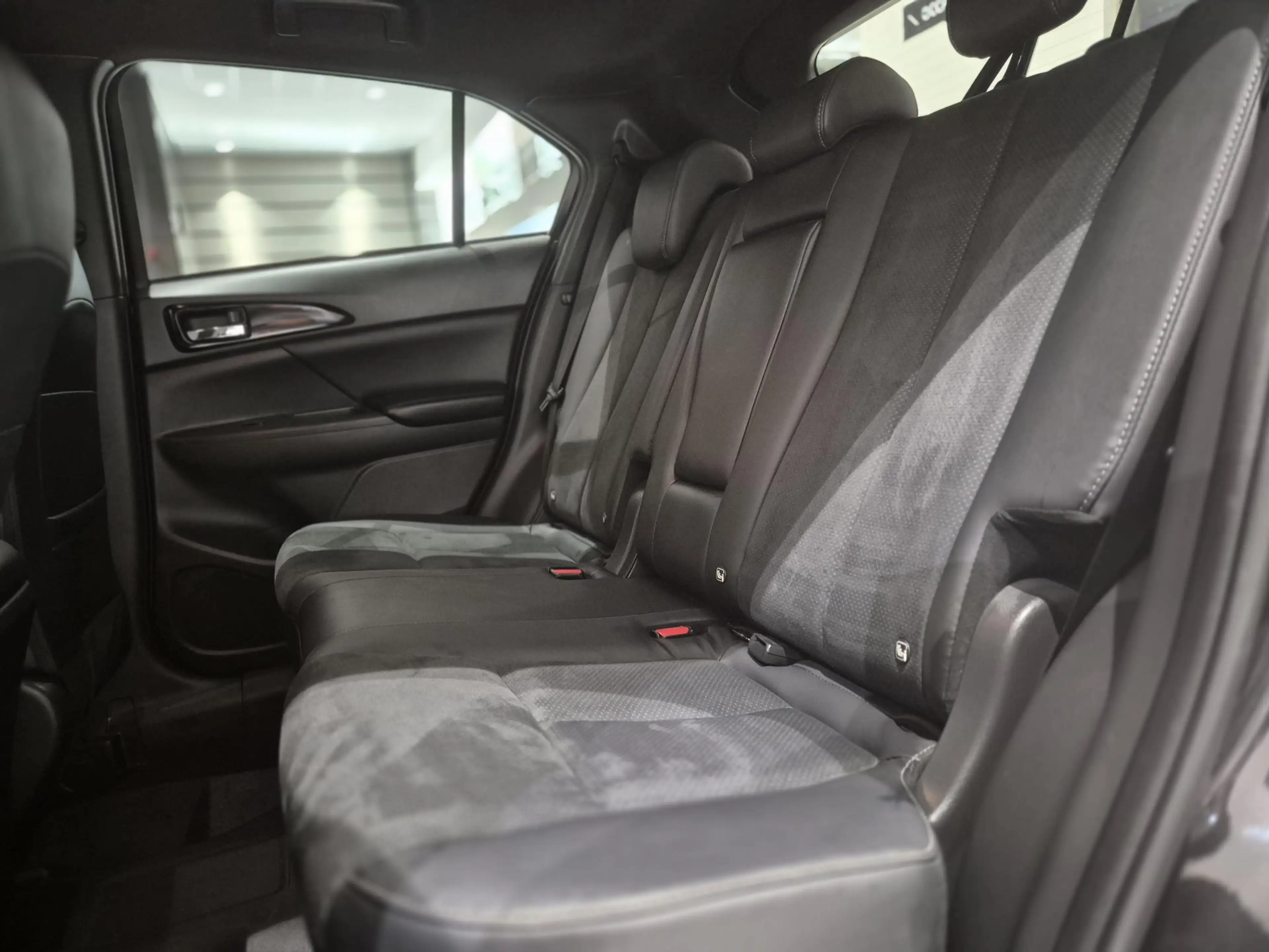 Mitsubishi Eclipse Cross 2.4 PHEV Intense+ | Trekhaak | Stoelverwarming | N — photo 8