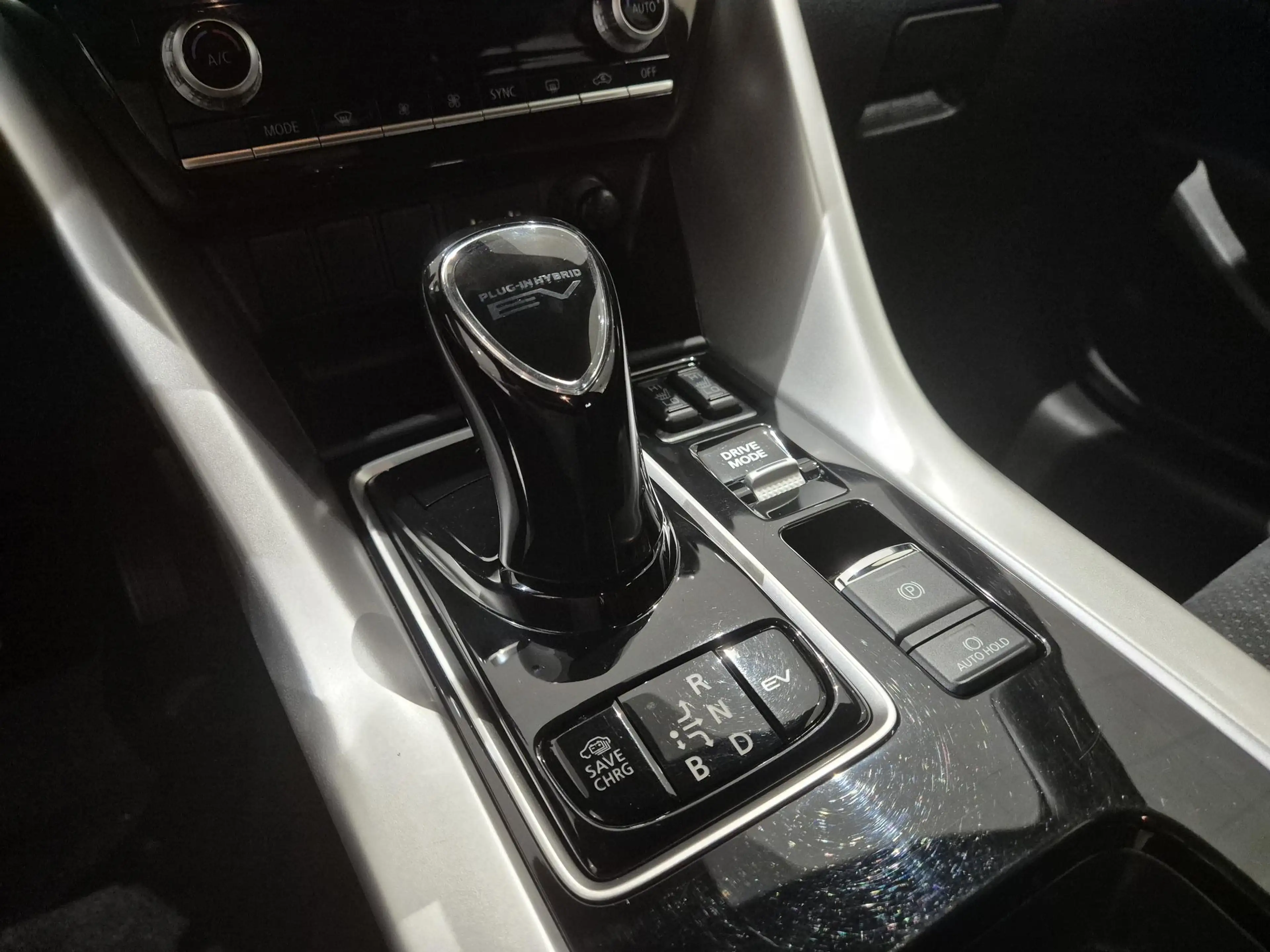 Mitsubishi Eclipse Cross 2.4 PHEV Intense+ | Trekhaak | Stoelverwarming | N — photo 20