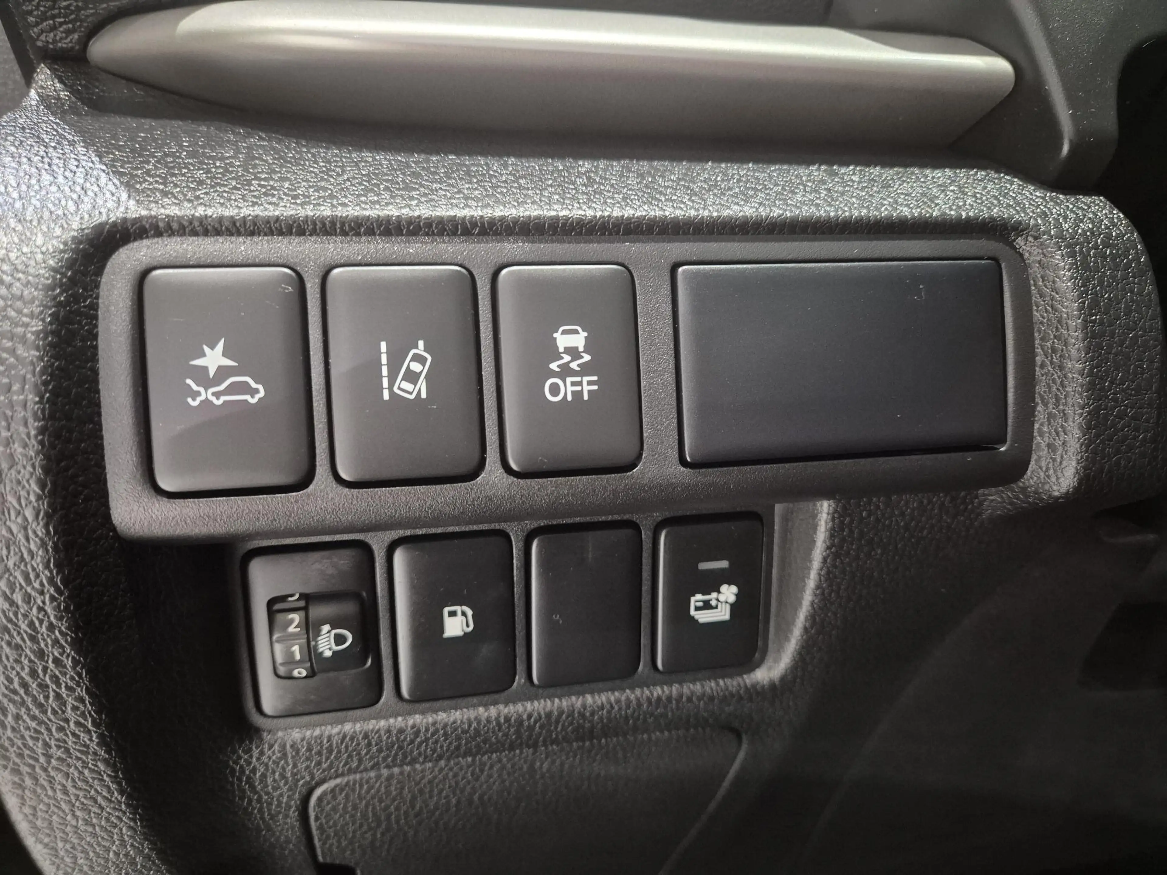 Mitsubishi Eclipse Cross 2.4 PHEV Intense+ | Trekhaak | Stoelverwarming | N — photo 27