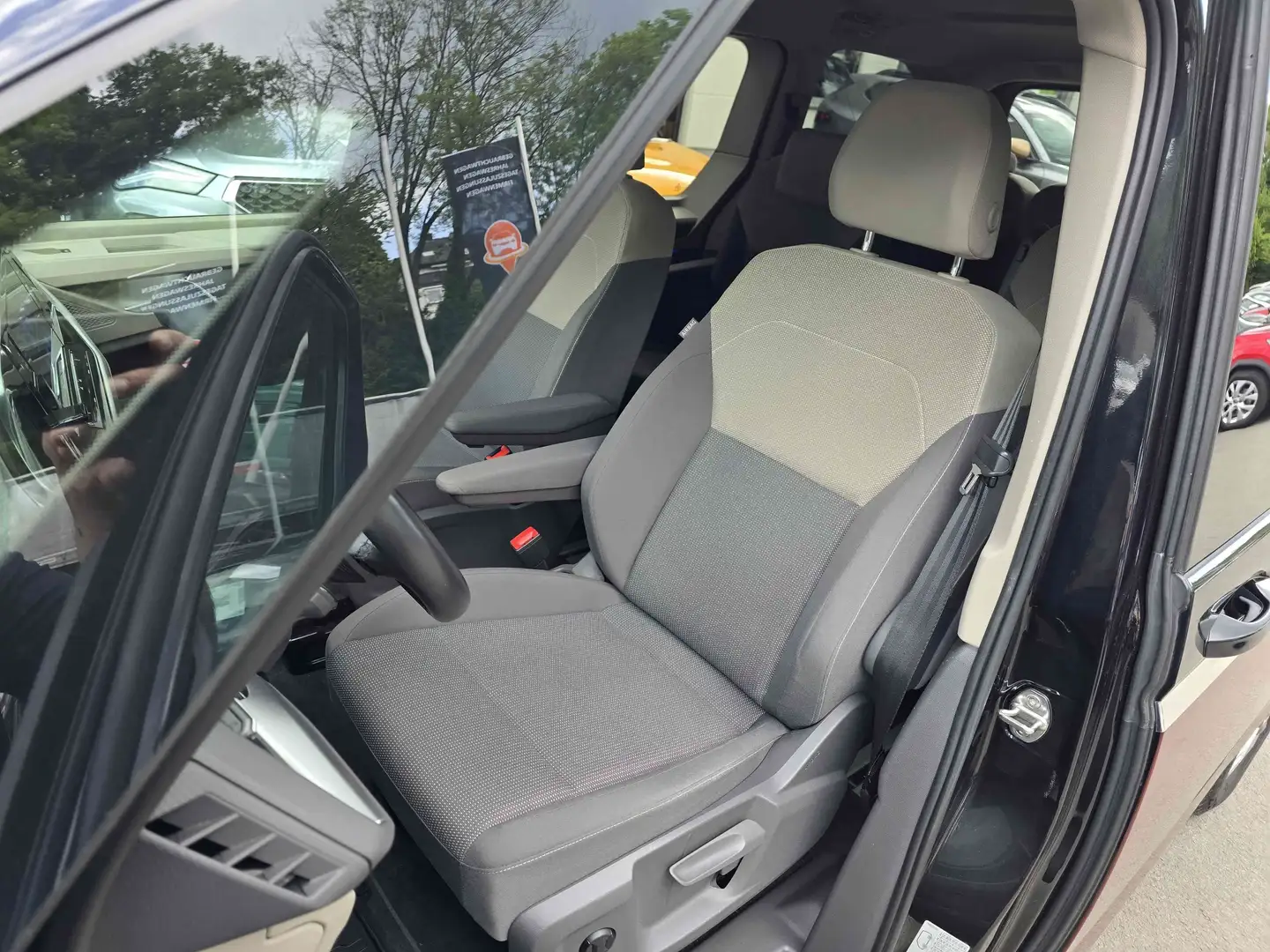Volkswagen T7 Multivan LIFE 1.5 TSI DSG Life *NAVI*AHK*7-SITZER*8 FACH*SI Noir - 2