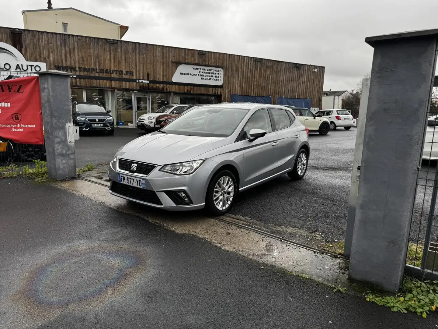 SEAT Ibiza 1.6 TDI - 95 S\u0026S Urban Gps + Clim + Radar AR Gris - 1