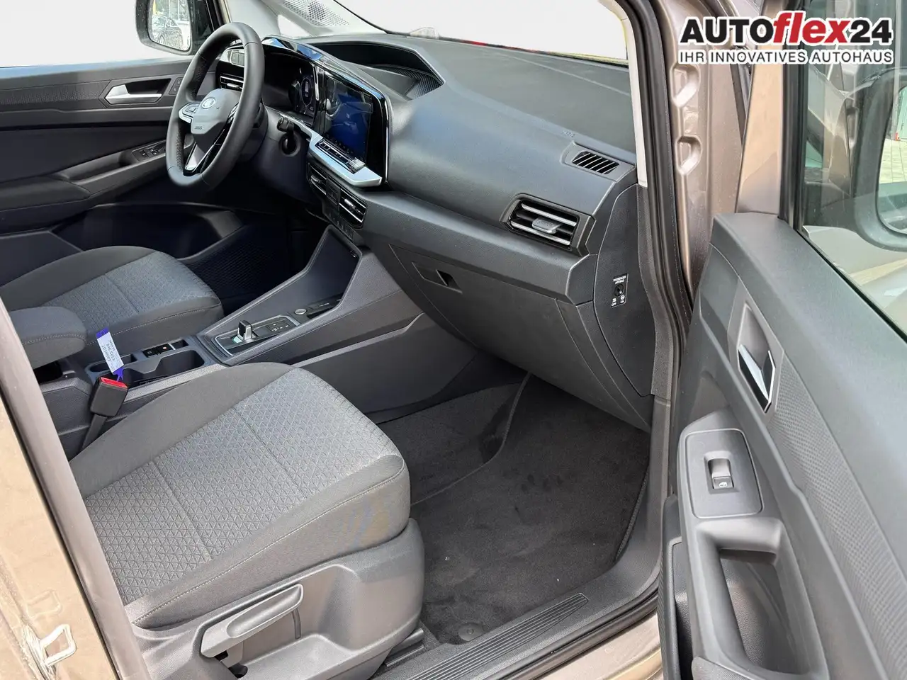 Ford Grand Tourneo Titanium 1,5 L2 7 Sitzer Klimaautomatik Anhänge... 10