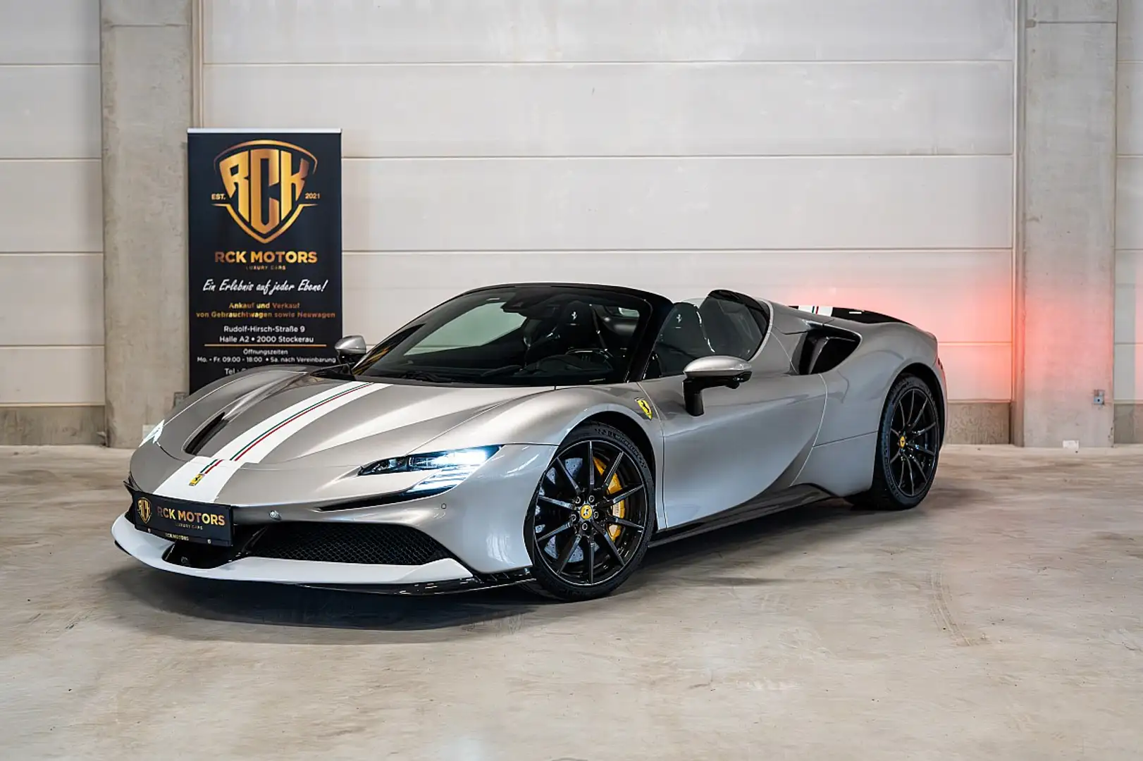Ferrari SF90 Spider PHEV 7,9kWh F1-DCT Silber - 1