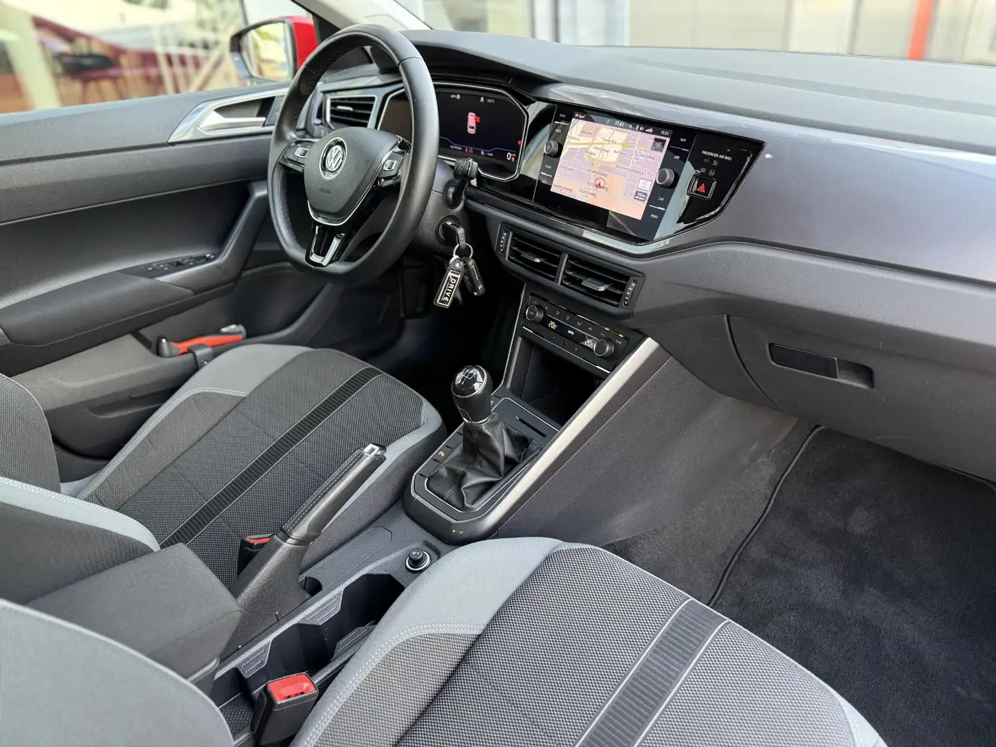 Volkswagen Polo 1.0 TSI Highline R-Line|Virtual|Carplay|Led Rojo - 2