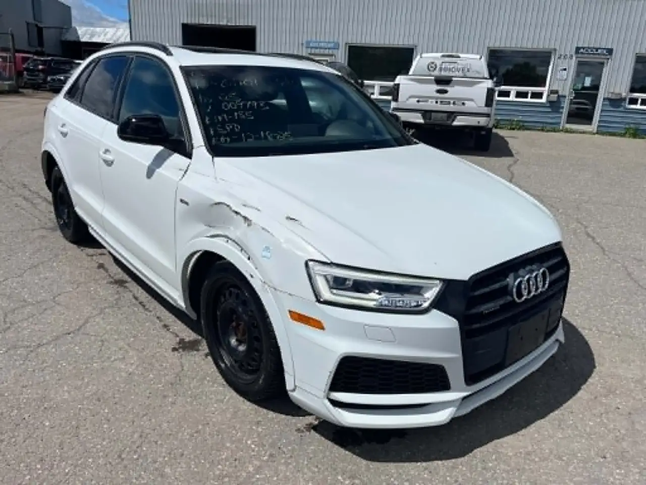 Audi Q3 снимка Audi Q3