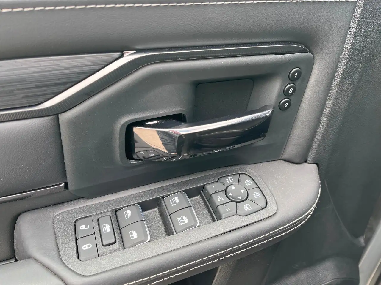 RAM 2500 снимка RAM 2500