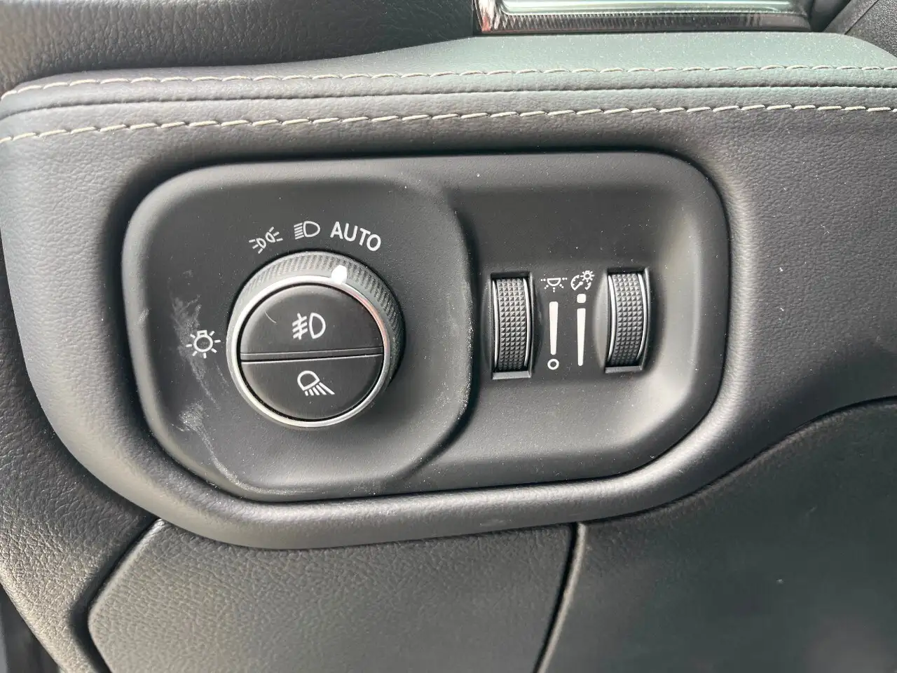 RAM 2500 снимка RAM 2500