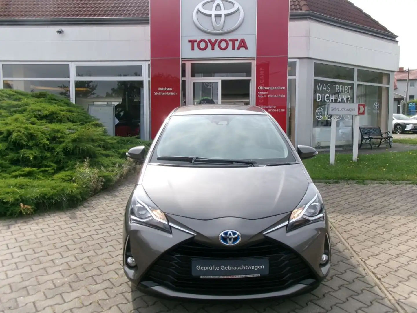 Toyota Yaris Hybrid 1.5 VVT-i Team Deutschland Bronze - 2