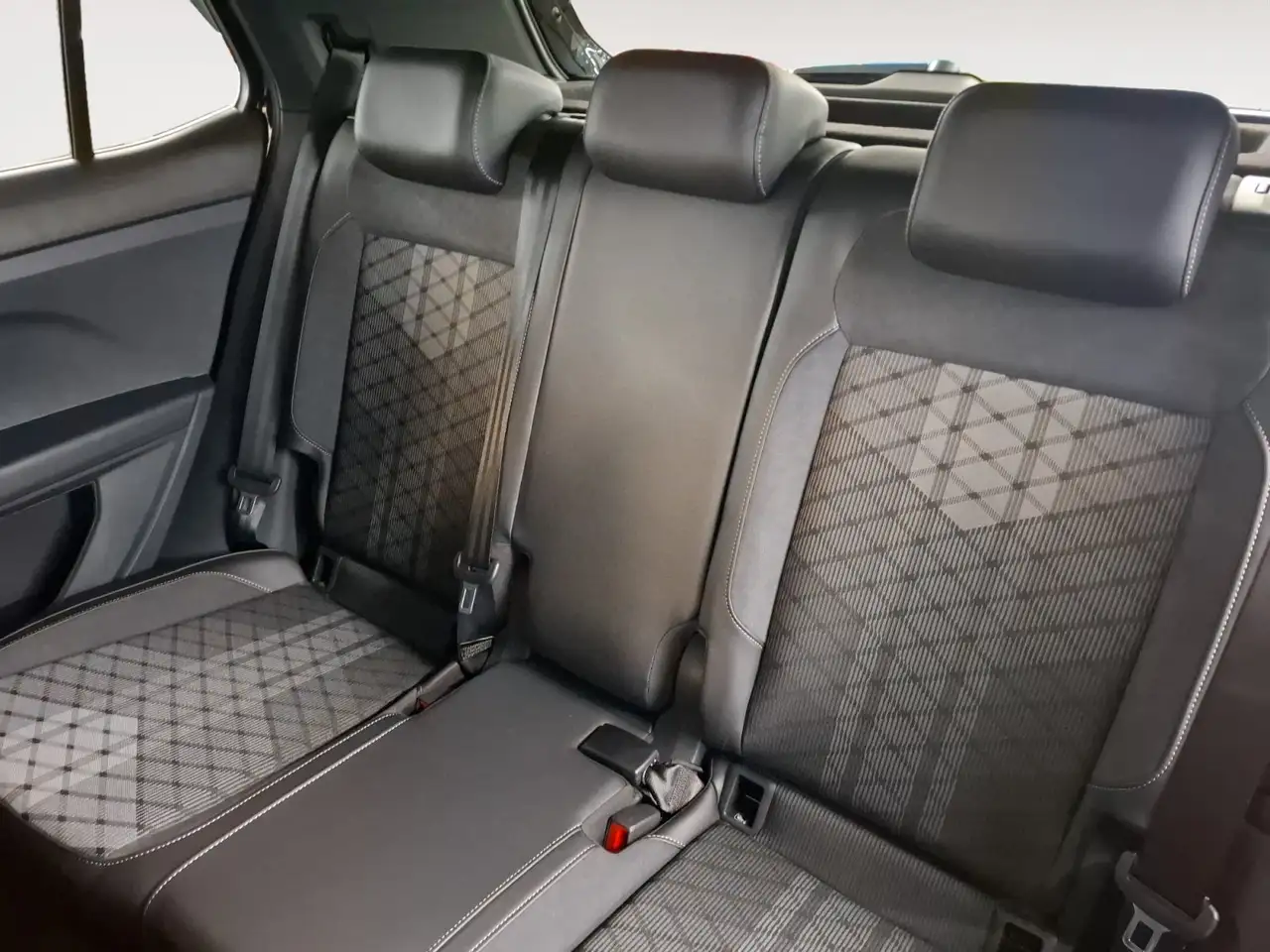 Volkswagen T-Cross 1.0 TSI R-Line 2xKlima ACC AHK AUT 7