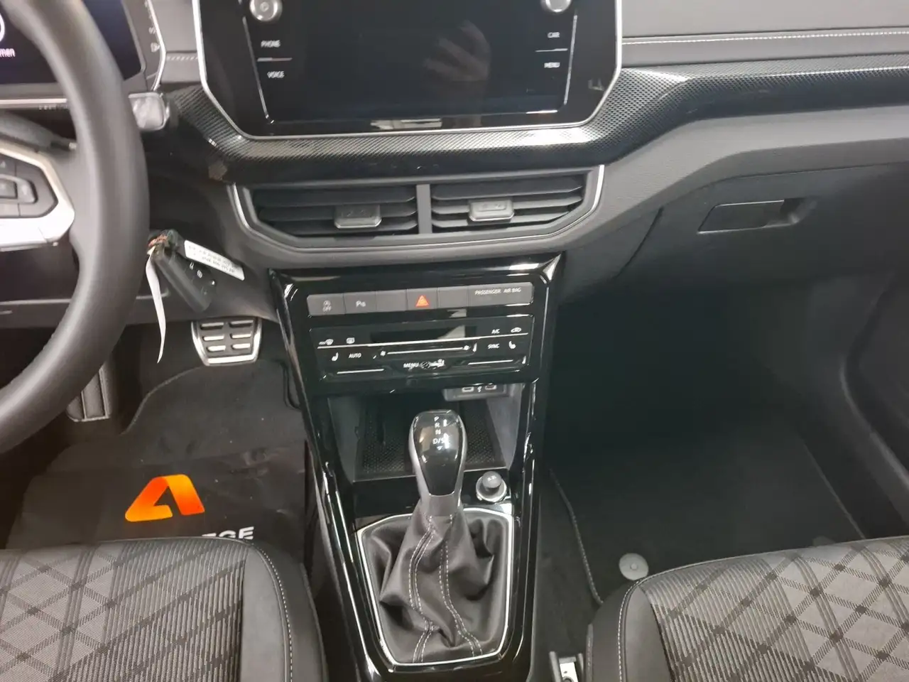 Volkswagen T-Cross 1.0 TSI R-Line 2xKlima ACC AHK AUT 9