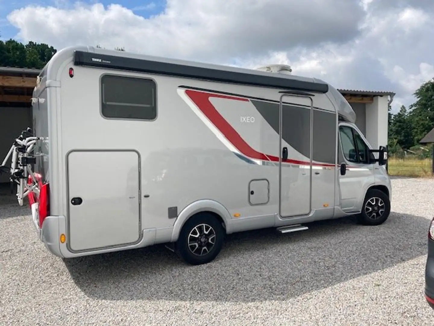 Caravans-Wohnm Bürstner IXEO T 690 G Zilver - 2
