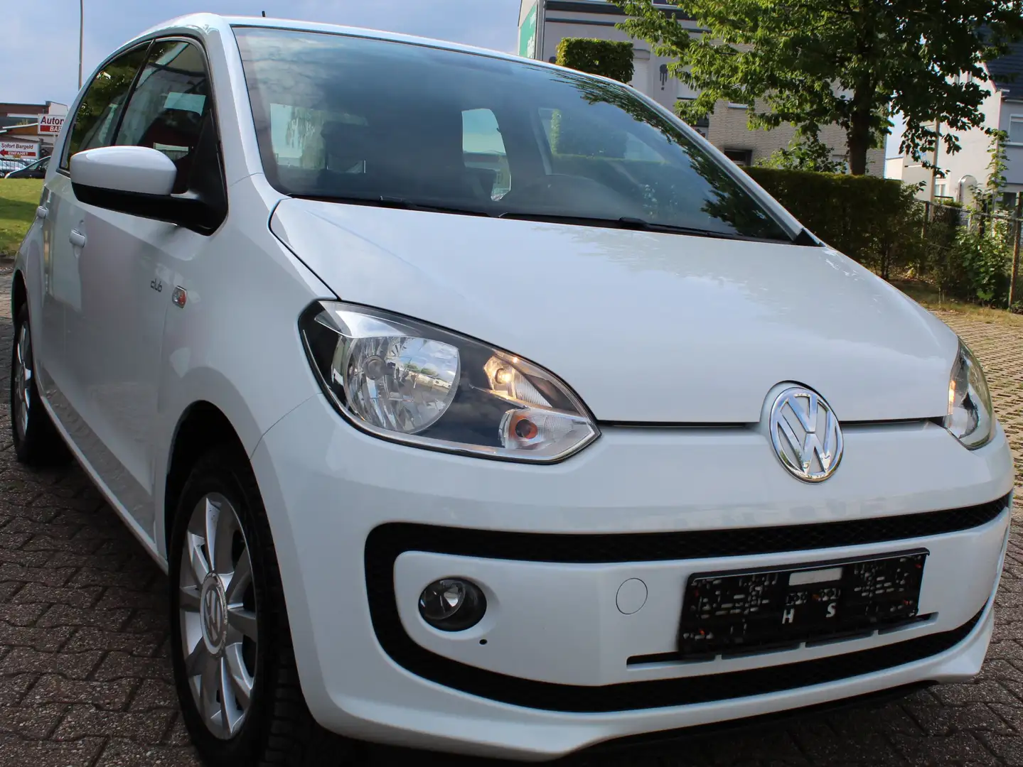 Volkswagen up! BMT* Club*NAVI*SHZ*LM Weiß - 2