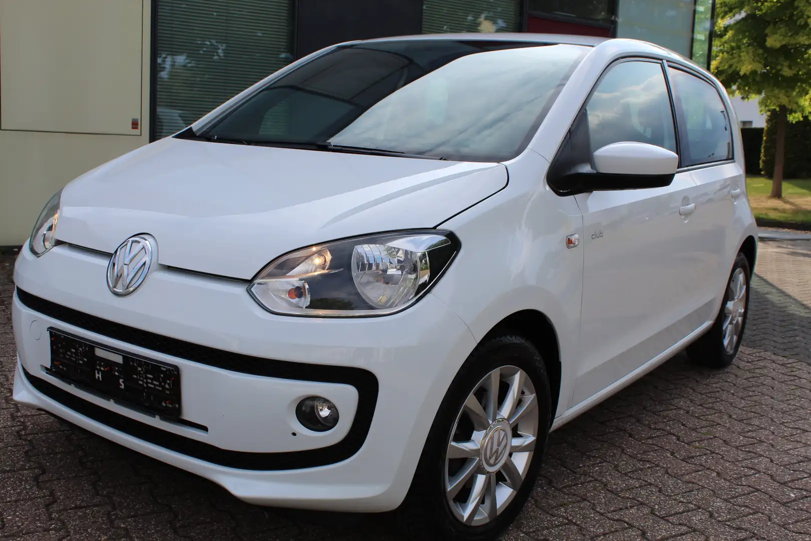 Volkswagen up! BMT* Club*NAVI*SHZ*LM Weiß - 1