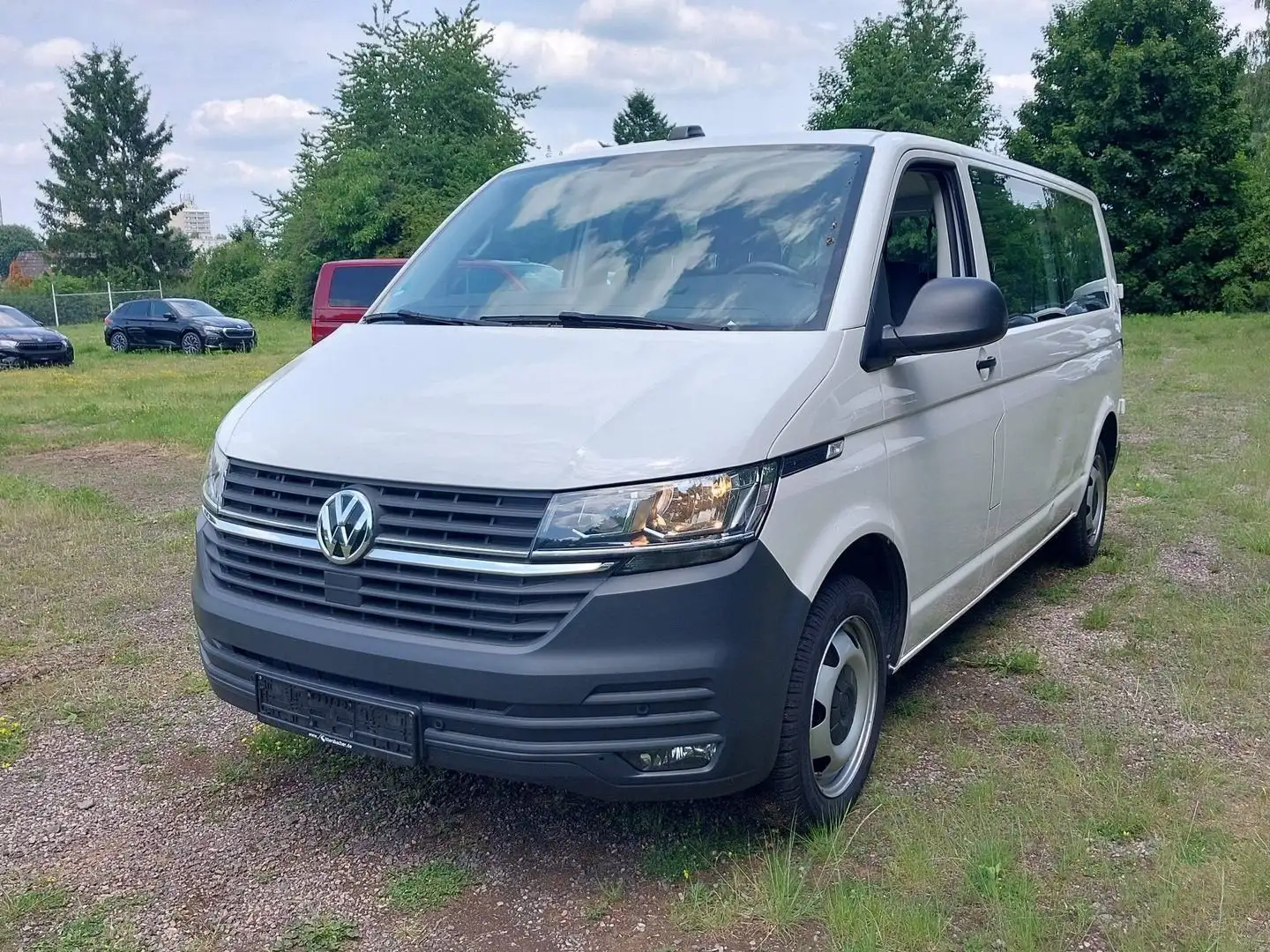 Volkswagen T6.1 Kombi lang 2.0 TDI 150 PS NAVI KLIMA PDC 9xSITZE 1-HD Weiß - 2