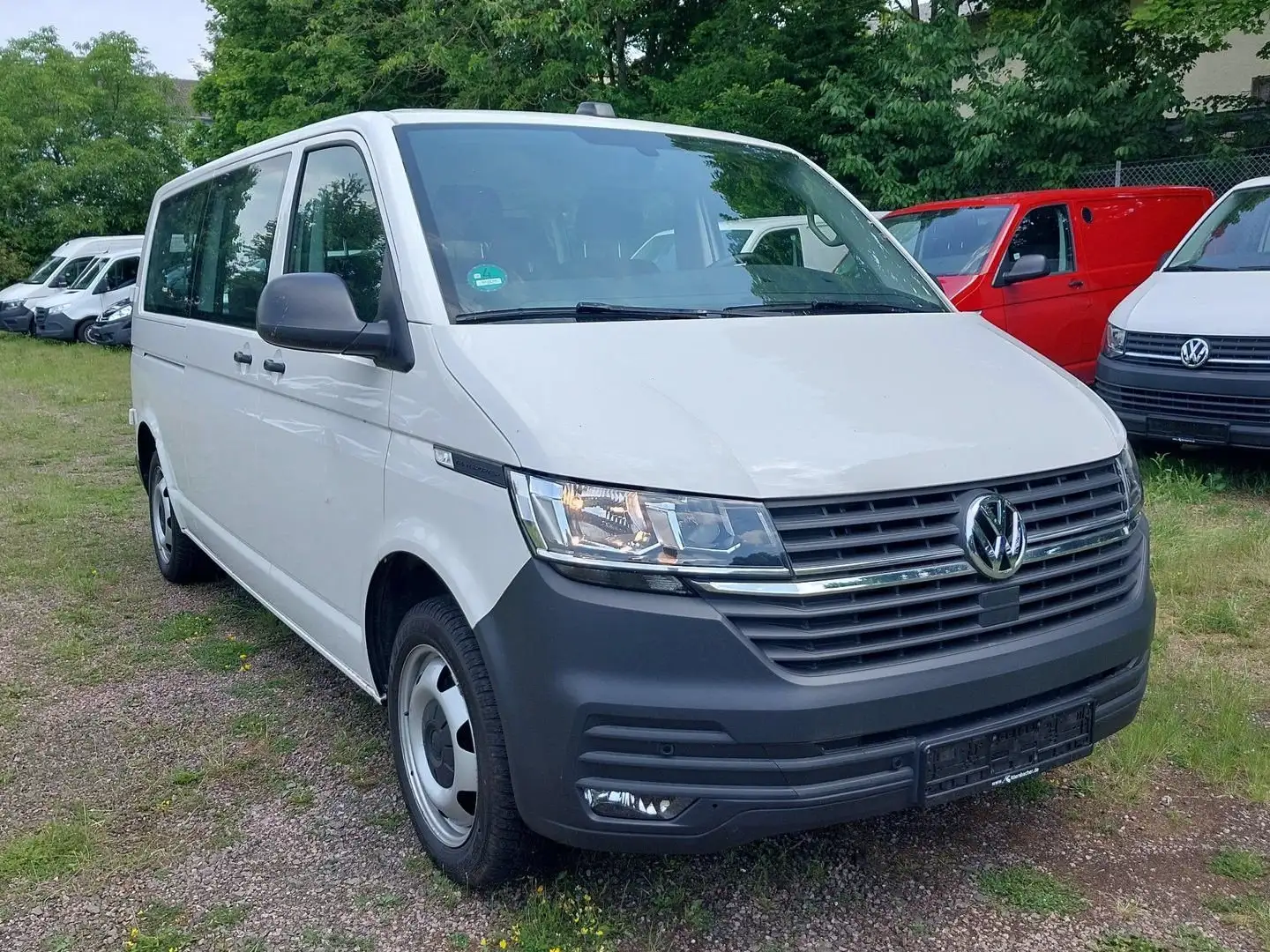 Volkswagen T6.1 Kombi lang 2.0 TDI 150 PS NAVI KLIMA PDC 9xSITZE 1-HD Weiß - 1