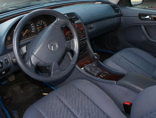 Mercedes-Benz CLK view 9