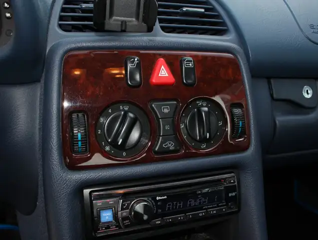 Mercedes-Benz CLK view 11