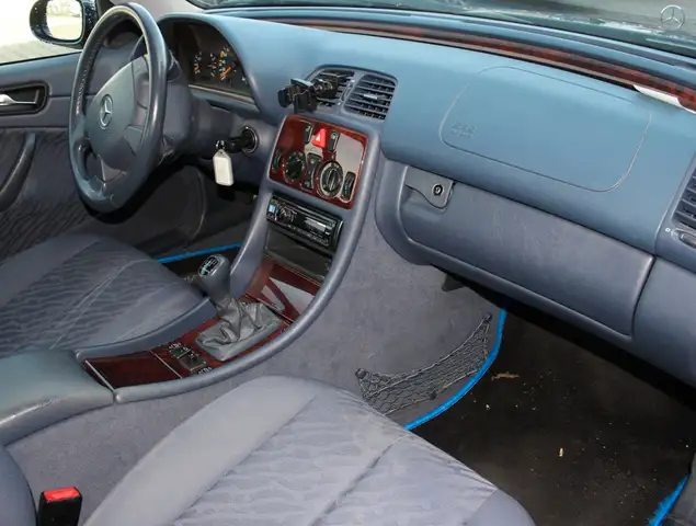 Mercedes-Benz CLK view 6