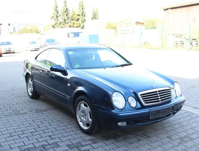 Mercedes-Benz CLK view 2