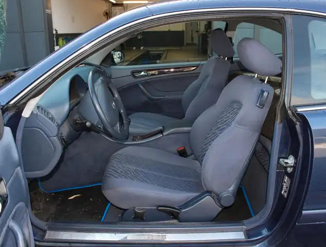 Mercedes-Benz CLK view 8