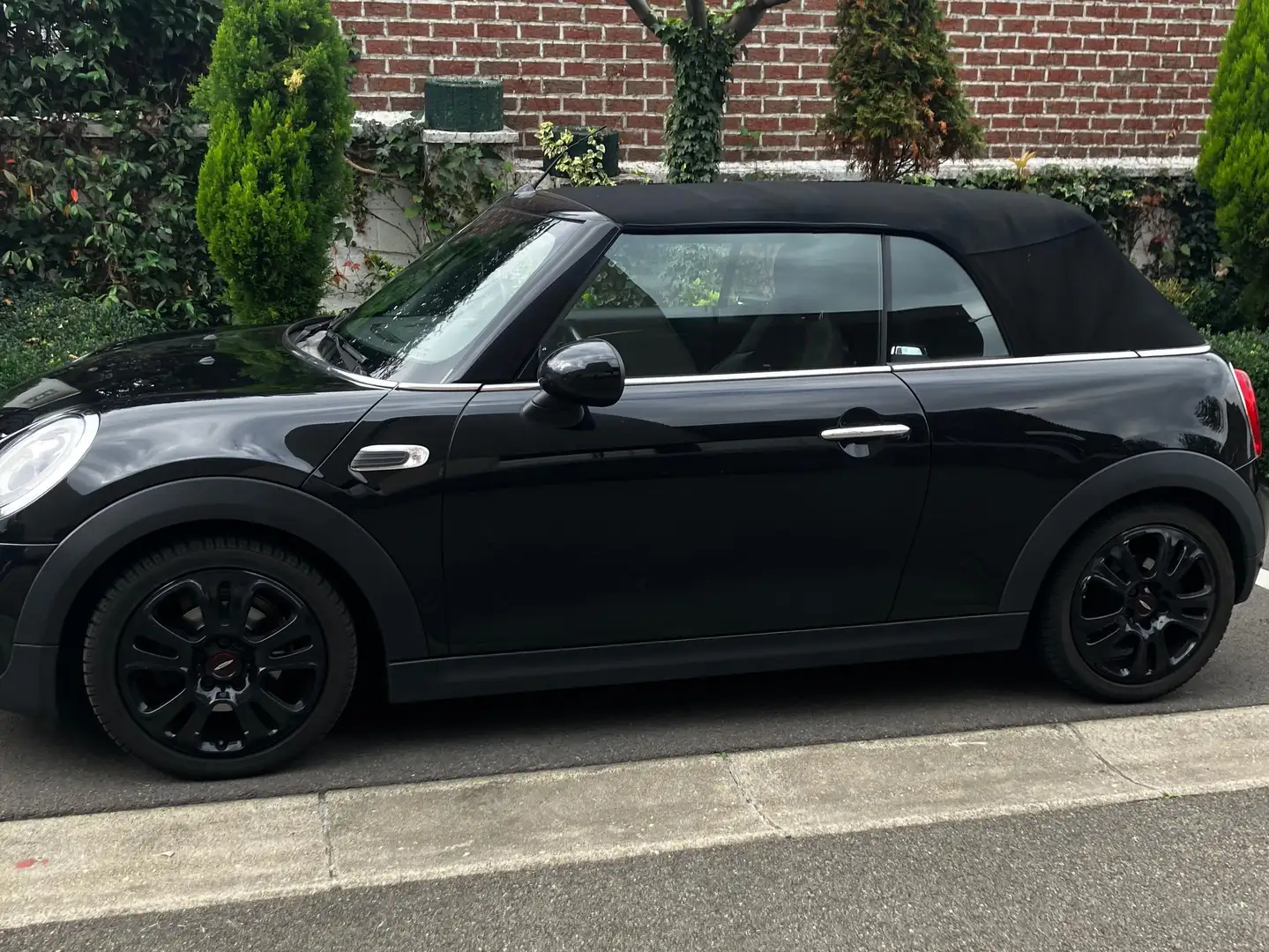 MINI Cooper D Cabrio Siyah - 1