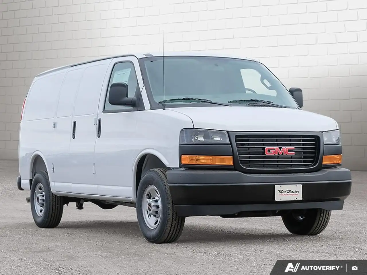 GMC Savana снимка GMC Savana