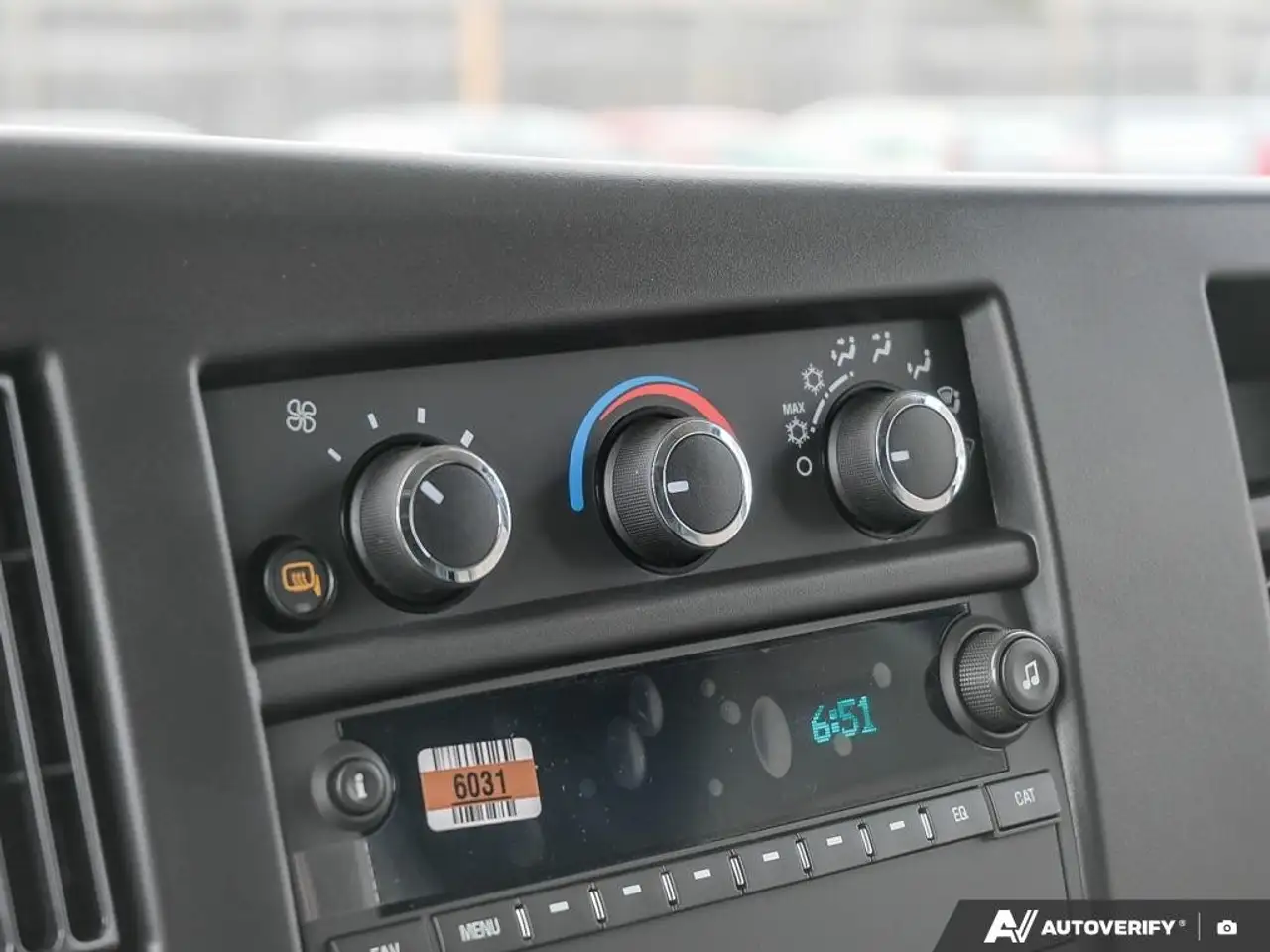 GMC Savana снимка GMC Savana