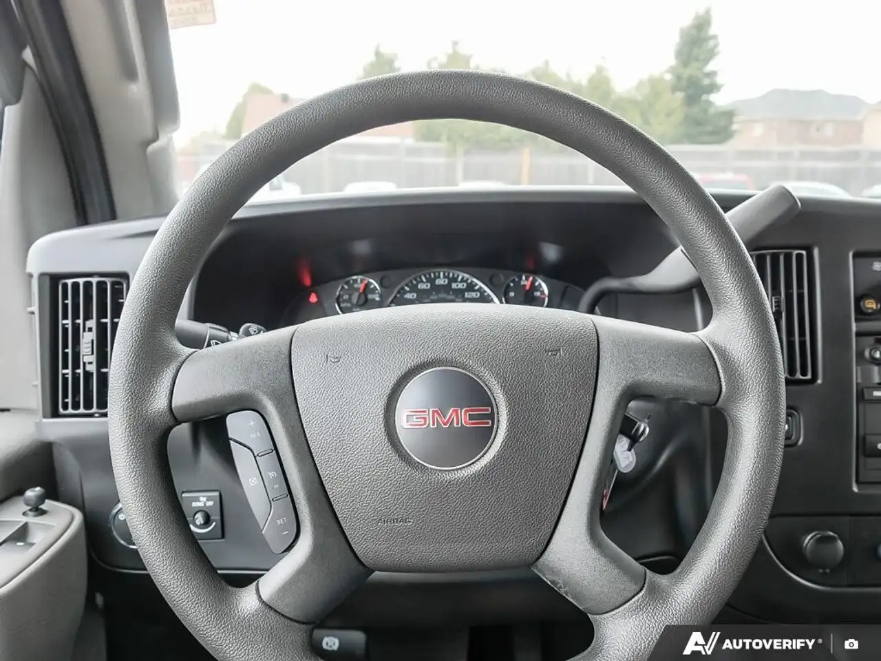 GMC Savana снимка GMC Savana