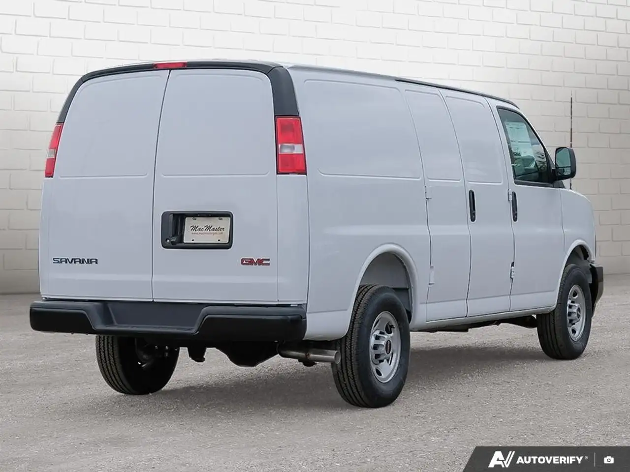 GMC Savana снимка GMC Savana