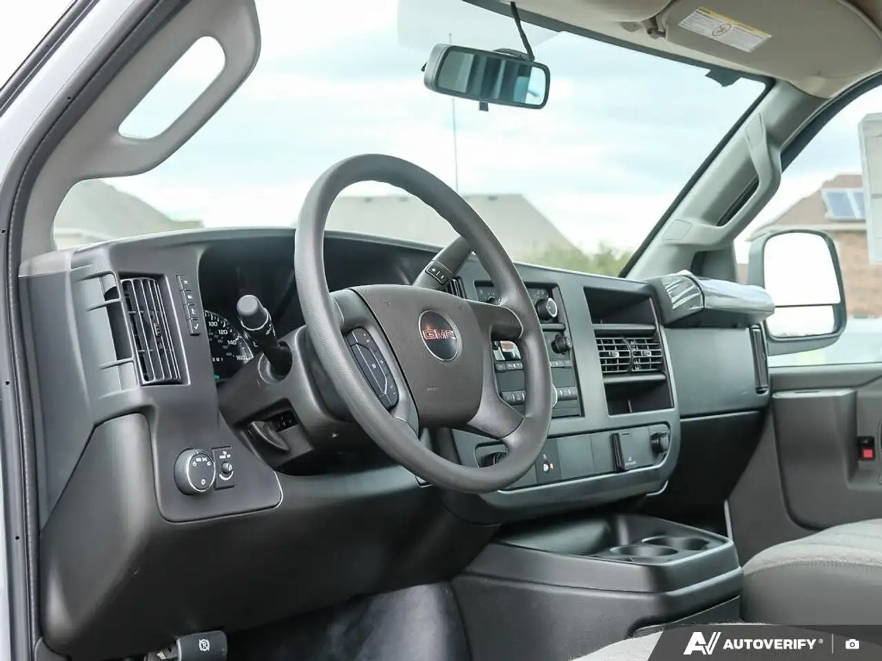 GMC Savana снимка GMC Savana