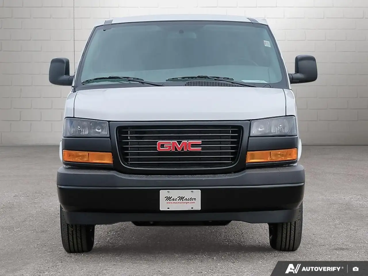 GMC Savana снимка GMC Savana