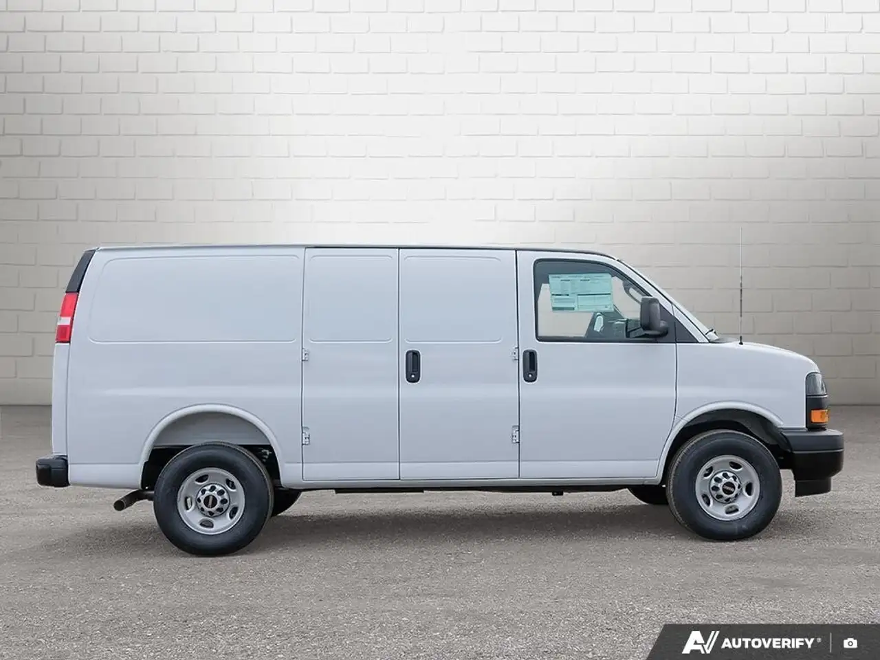 GMC Savana снимка GMC Savana