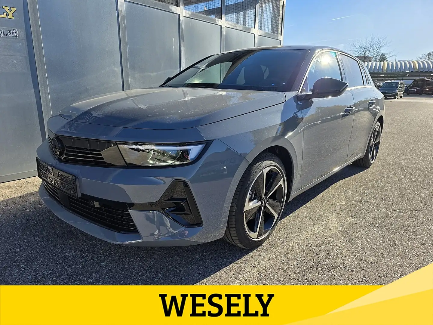 Opel Astra 1,2 Turbo GS Grau - 1