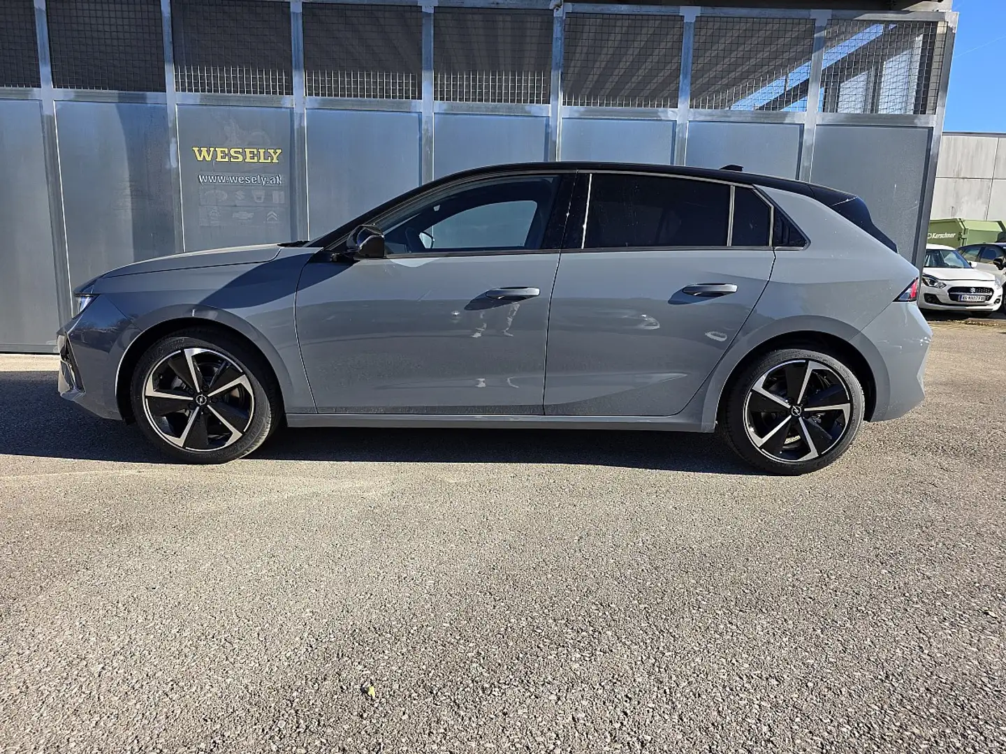 Opel Astra 1,2 Turbo GS Grau - 2