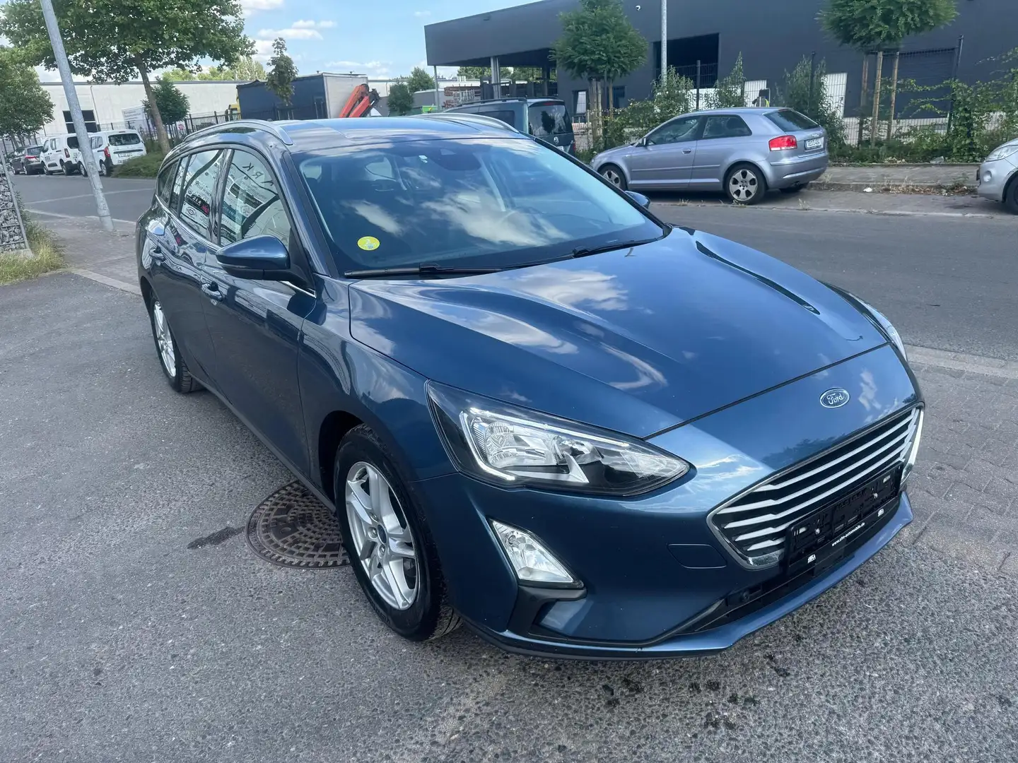 Ford Focus Cool & Connect/1 Jahr Garantie/TÜV Neu /1.Hand/... Bleu - 2