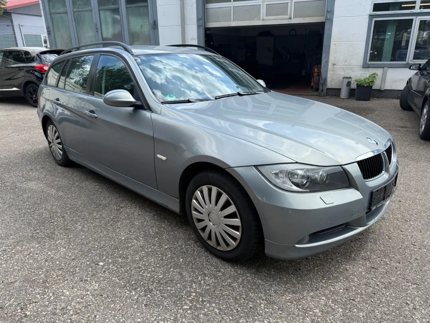 BMW 318 Touring 318d,Xenon,Ahk,Hinterachse durchgerostet Argintiu - 1
