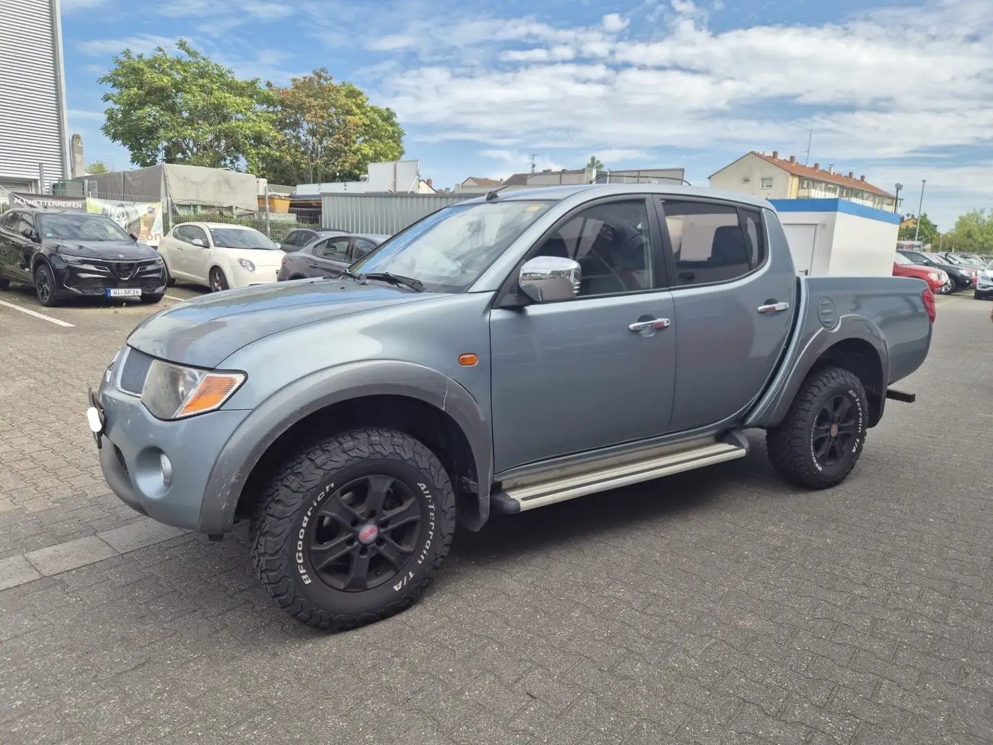 Mitsubishi L200 Intense Doppelkabine 4WD *Scheckheftgepfl./1.Hand* Gris - 1