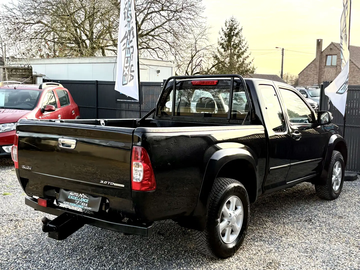 Isuzu D-Max 3.0 Turbo Di 4WD/ Space Cab./ Automatique Schwarz - 2
