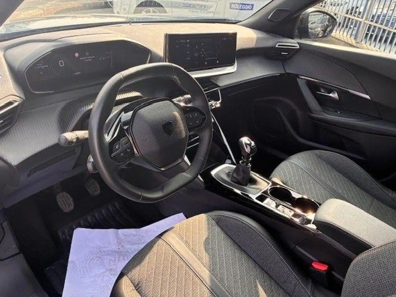 Peugeot 2008 PureTech 100 S&S Allure 12