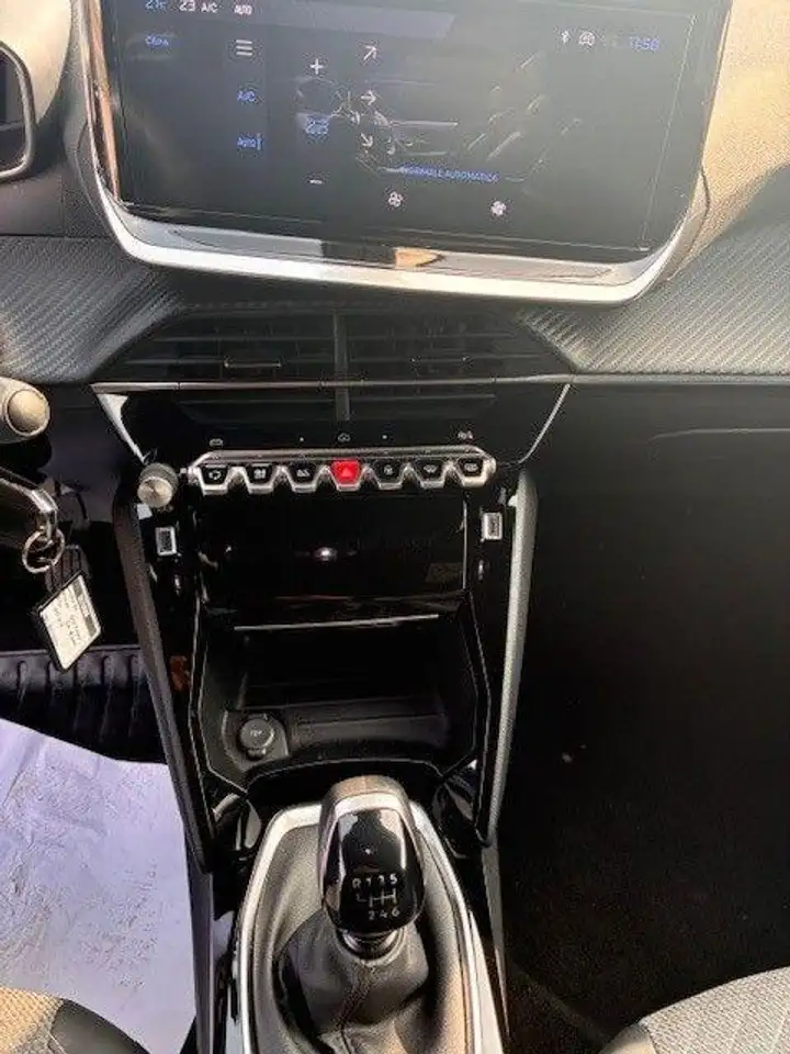 Peugeot 2008 PureTech 100 S&S Allure 7
